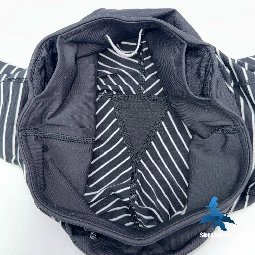 1076 lululemon Runday Crop - Size 4 - Parallel Stripe Black/White - Picture 11 of 14